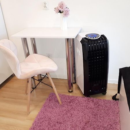 Apartamenty Centrum Panoramiczna Mala Dwojka Swan Labedz Promenada Klimatyzacja Lodowa Kielce Bagian luar foto