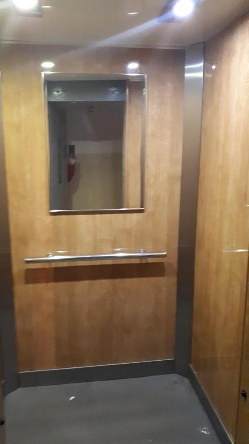 Apartamenty Centrum Panoramiczna Mala Dwojka Swan Labedz Promenada Klimatyzacja Lodowa Kielce Bagian luar foto